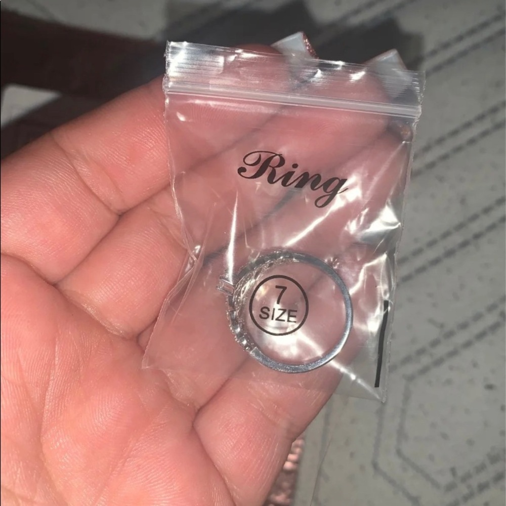 Size 7 ring - Picture 3 of 3